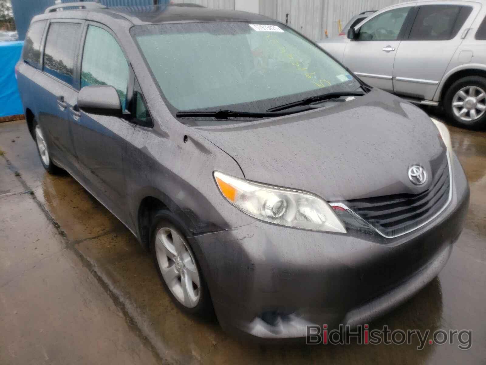 Фотография 5TDKK3DC2BS144691 - TOYOTA SIENNA 2011