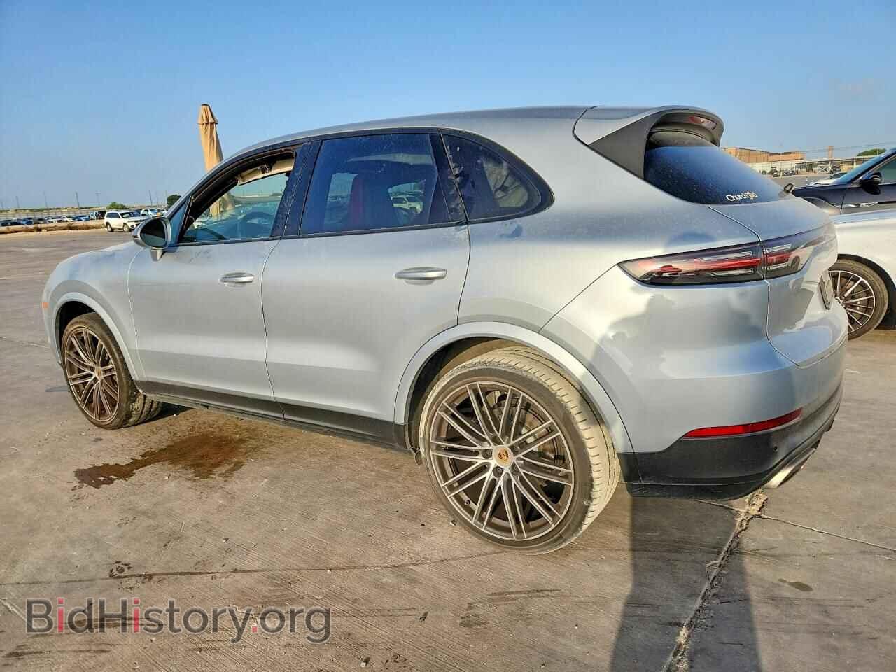 2020 PORSCHE CAYENNE - VIN: WP1AA2AY4LDA04372 - Photo 2