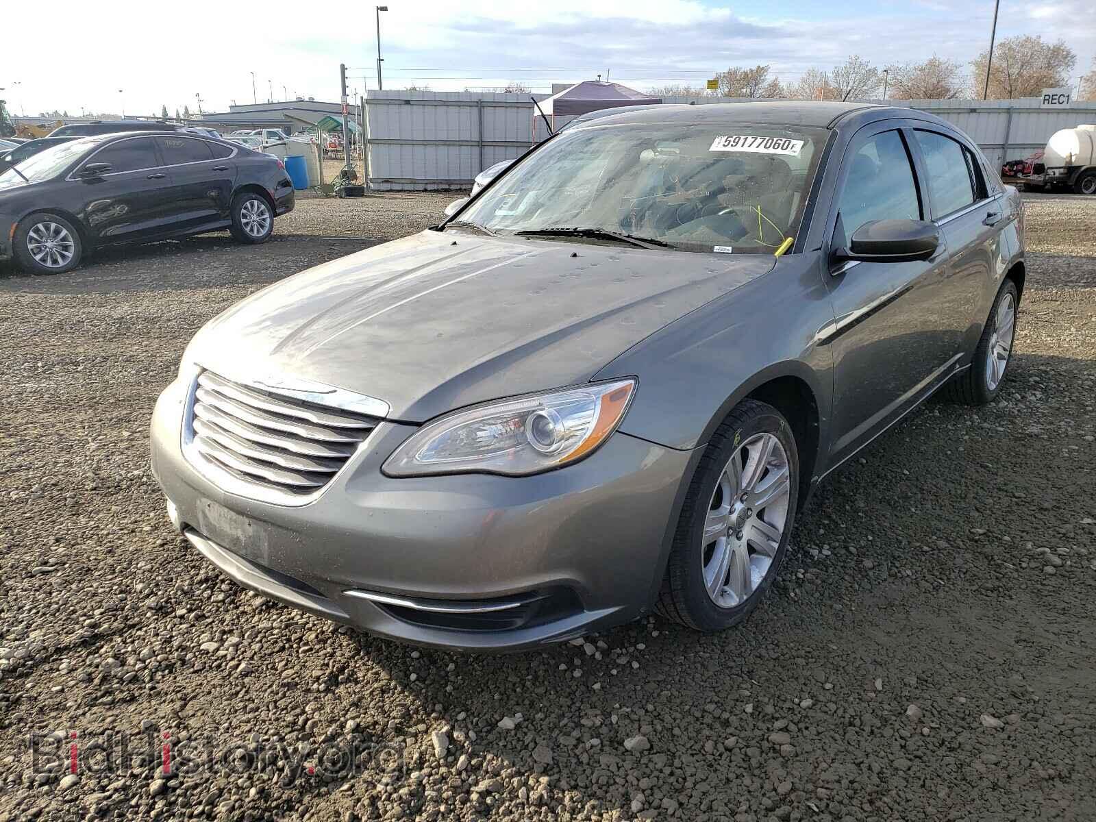 2013 CHRYSLER 200 - VIN: 1C3CCBBB4DN695174 - Photo 2