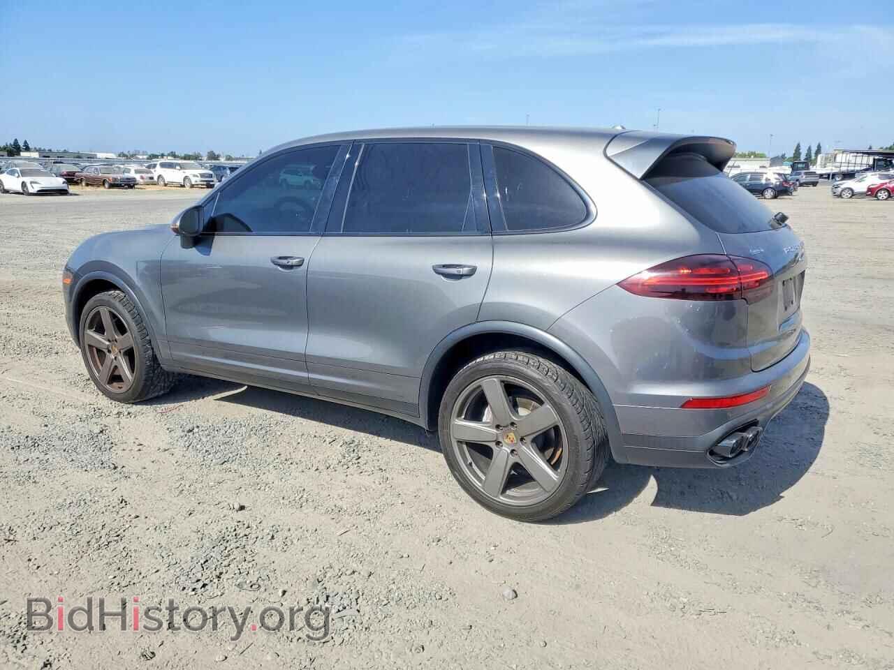2016 PORSCHE CAYENNE - VIN: WP1AA2A26GLA10696 - Photo 2