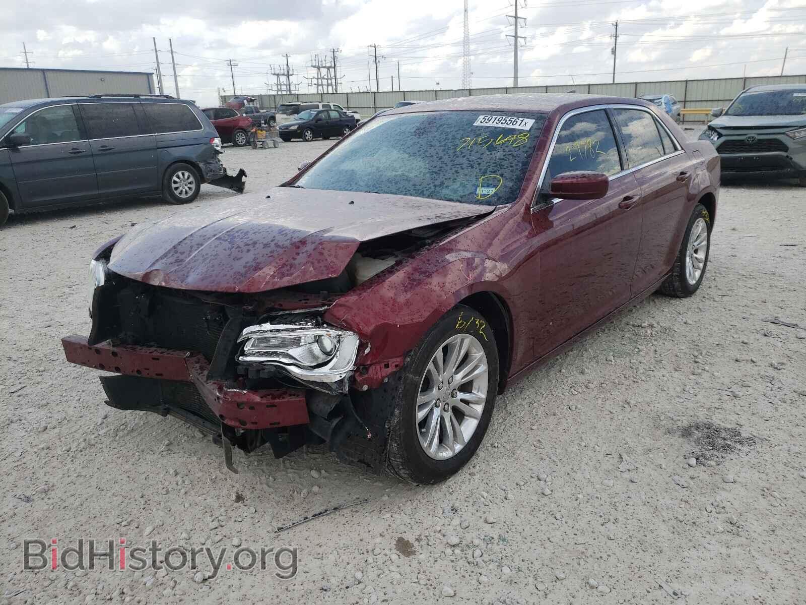 2019 CHRYSLER 300 - VIN: 2C3CCAAG1KH715698 - Фото 2