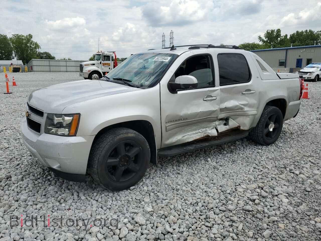 Photo 3GNTKFE33BG164216 - CHEVROLET AVALANCHE 2011