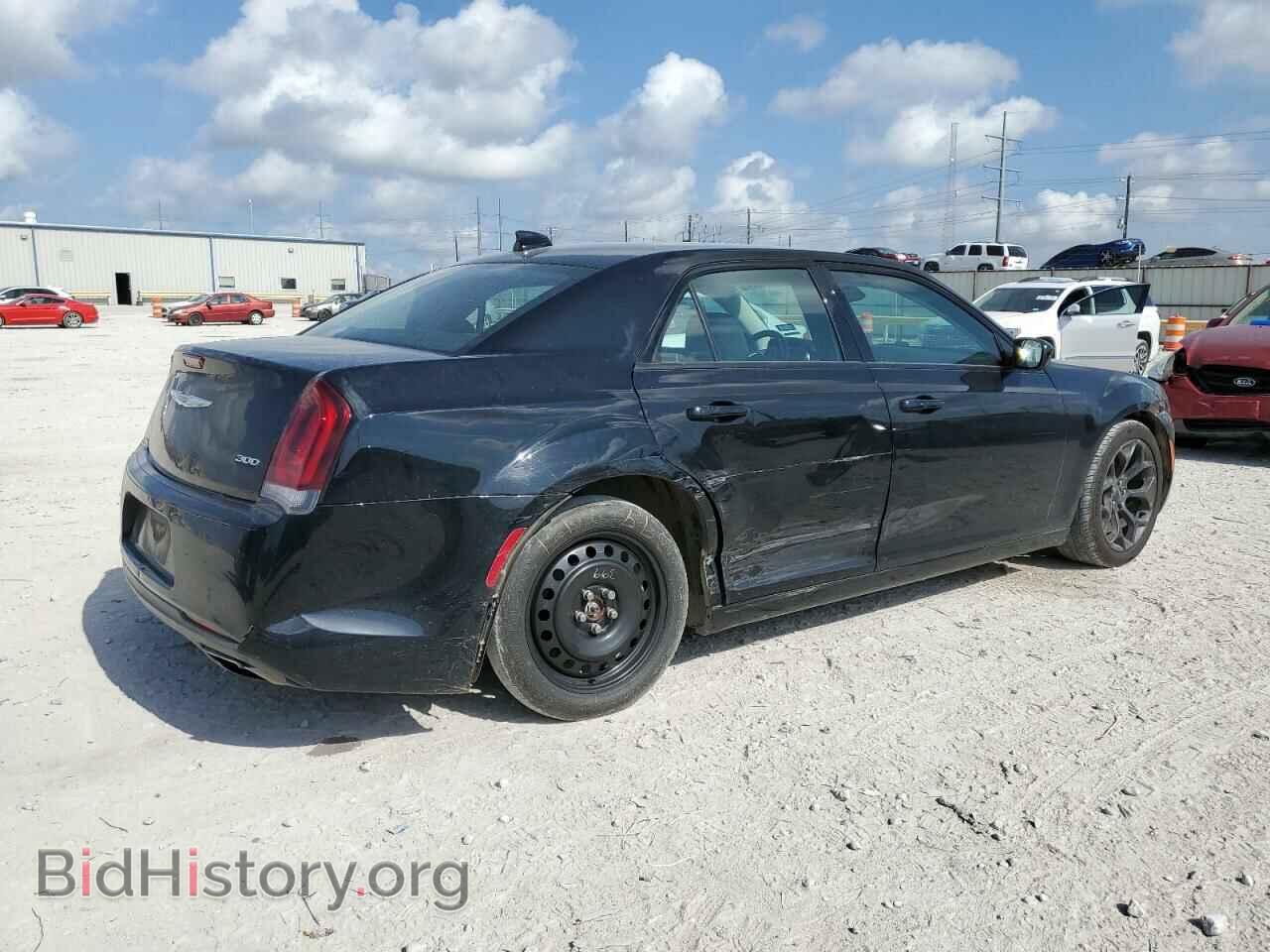 2019 CHRYSLER 300 - VIN: 2C3CCAAG0KH666297 - Фото 3