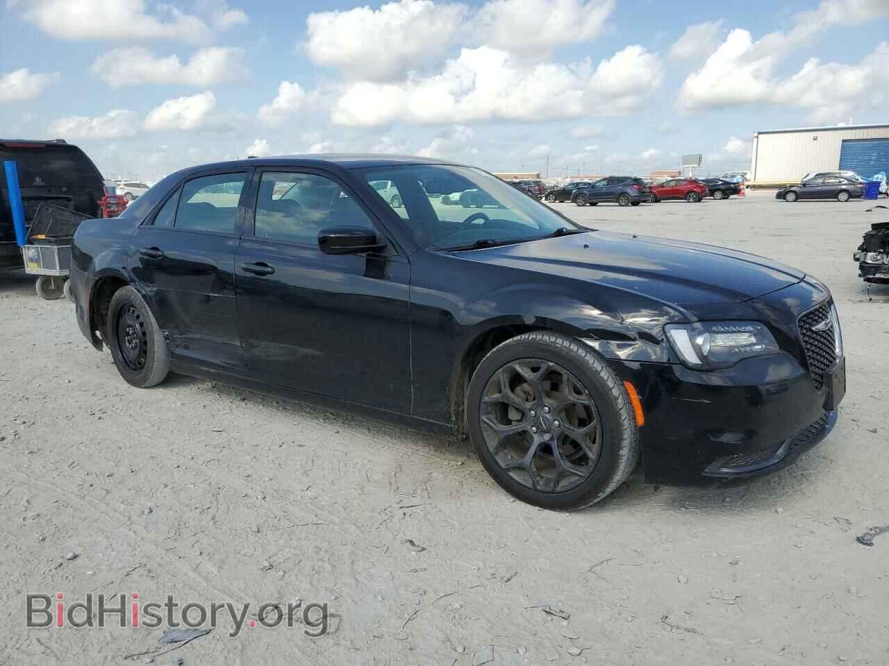 2019 CHRYSLER 300 - VIN: 2C3CCAAG0KH666297 - Фото 4