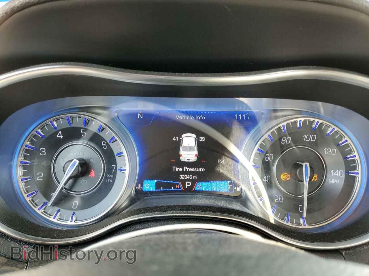 2019 CHRYSLER 300 - VIN: 2C3CCAAG0KH666297 - Фото 9