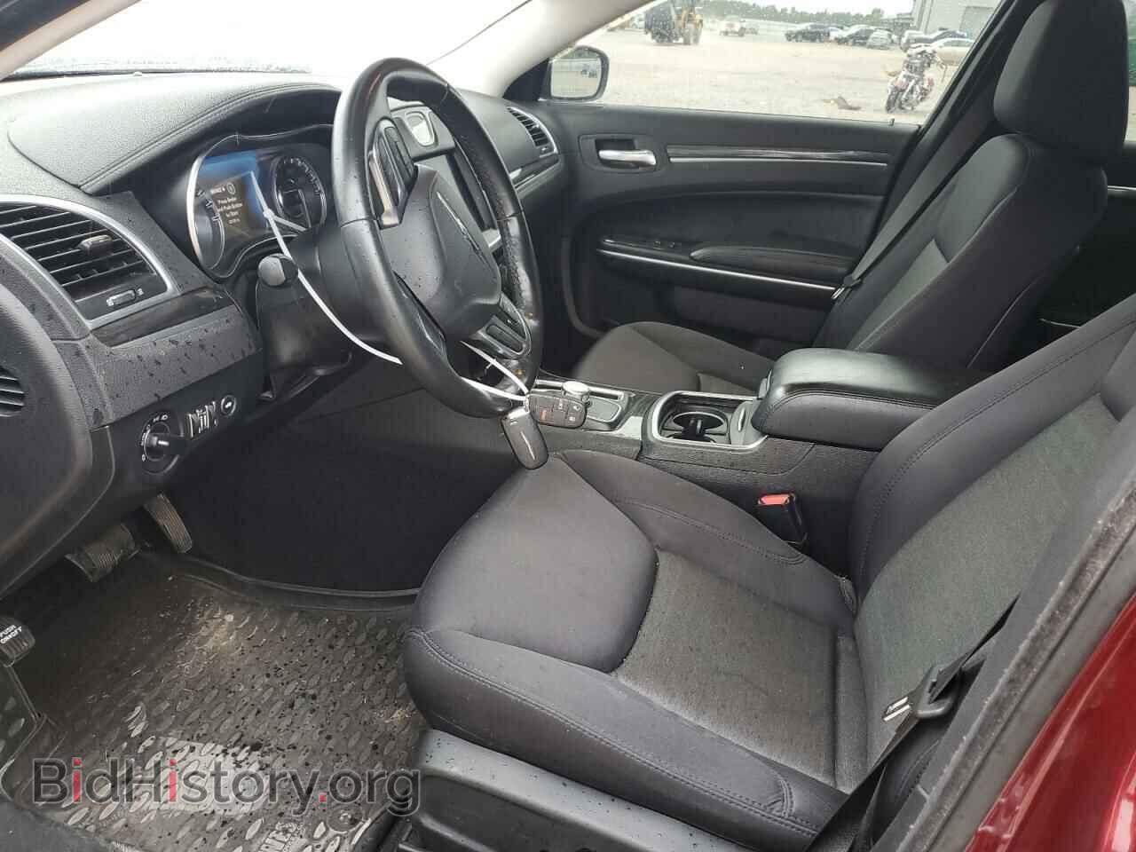 2019 CHRYSLER 300 - VIN: 2C3CCAAG1KH648357 - Фото 7