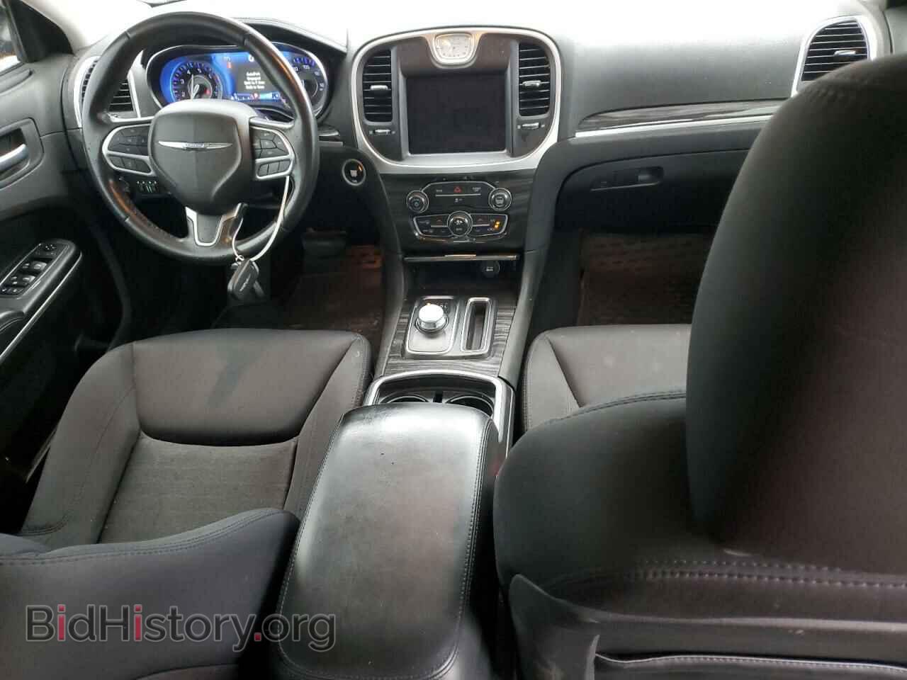 2019 CHRYSLER 300 - VIN: 2C3CCAAG1KH648357 - Фото 8