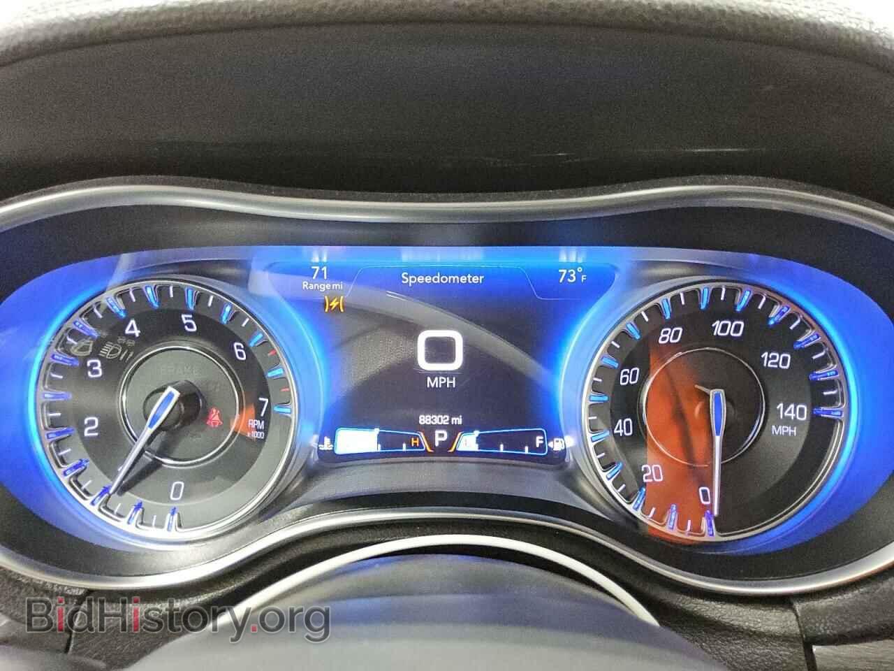 2018 CHRYSLER 300 - VIN: 2C3CCAAG4JH293974 - Фото 9