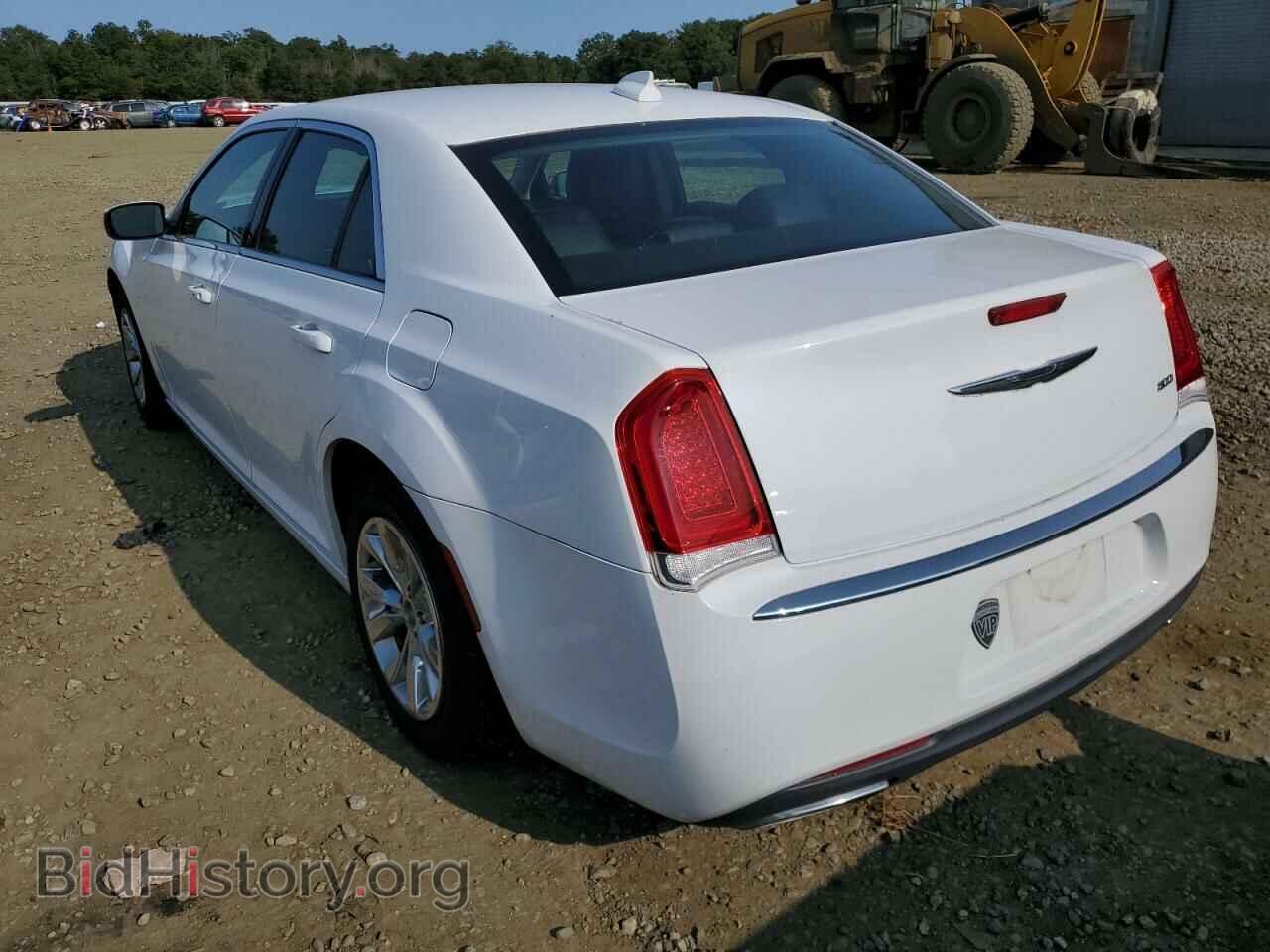 2016 CHRYSLER 300 - VIN: 2C3CCAAG1GH175437 - Фото 3