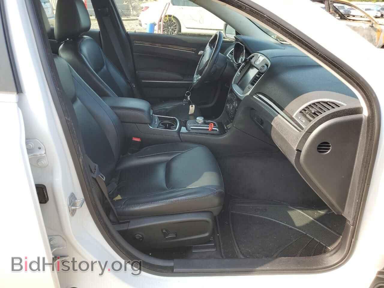 2016 CHRYSLER 300 - VIN: 2C3CCAAG1GH175437 - Фото 5