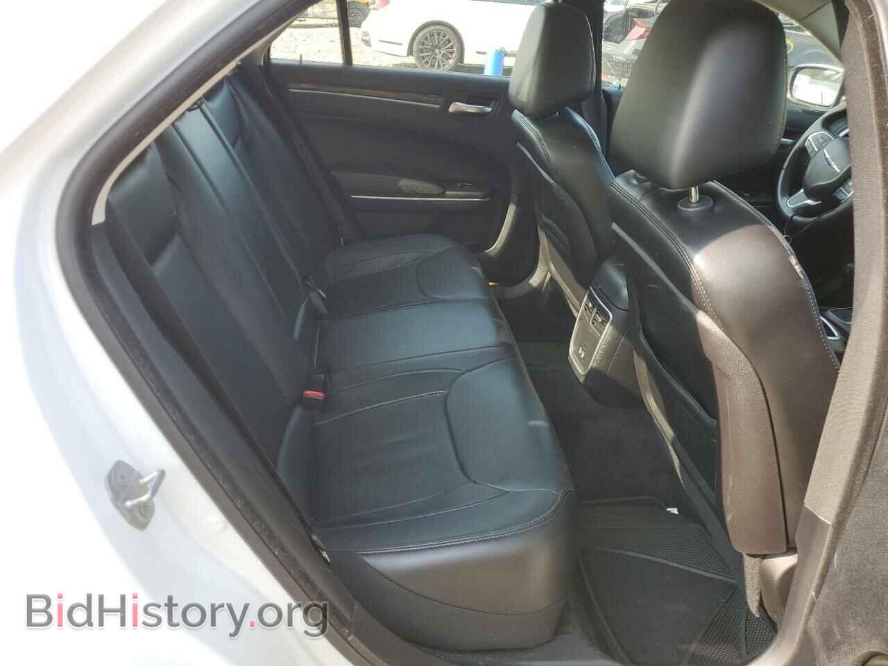 2016 CHRYSLER 300 - VIN: 2C3CCAAG1GH175437 - Фото 6