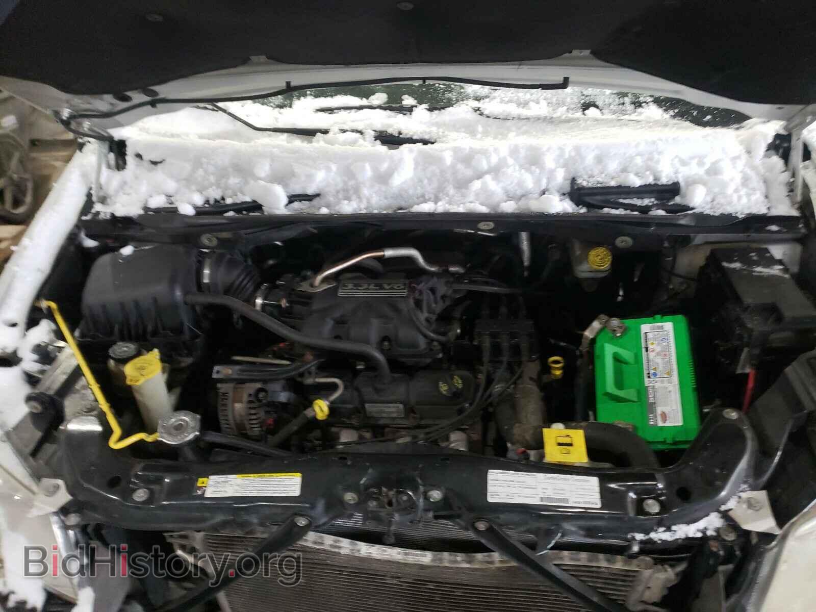 2008 CHRYSLER MINIVAN - VIN: 2A8HR44H08R671128 - Фото 7