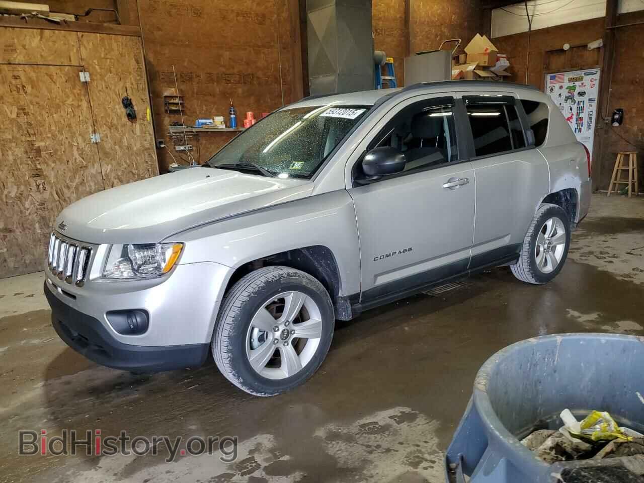 Photo 1J4NF1FB0BD227620 - JEEP COMPASS 2011
