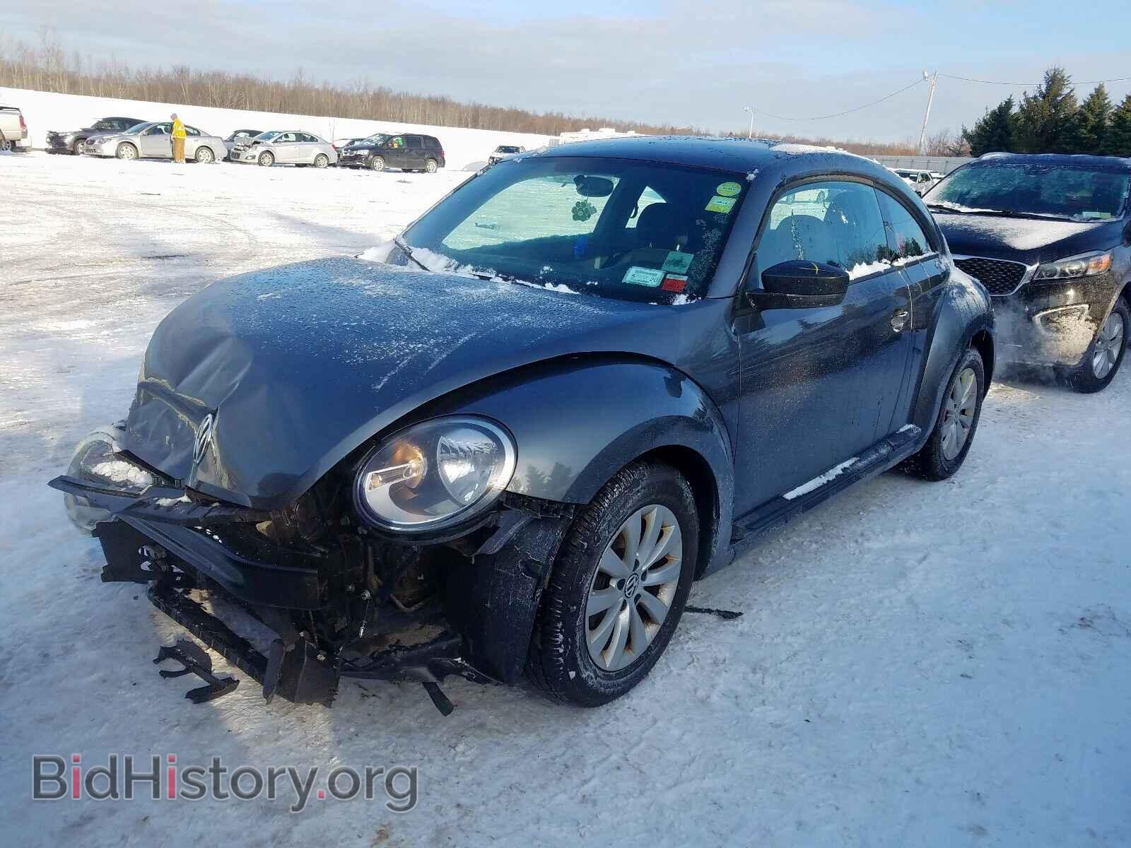 2013 VOLKSWAGEN BEETLE - VIN: 3VWFP7AT0DM603683 - Фото 2
