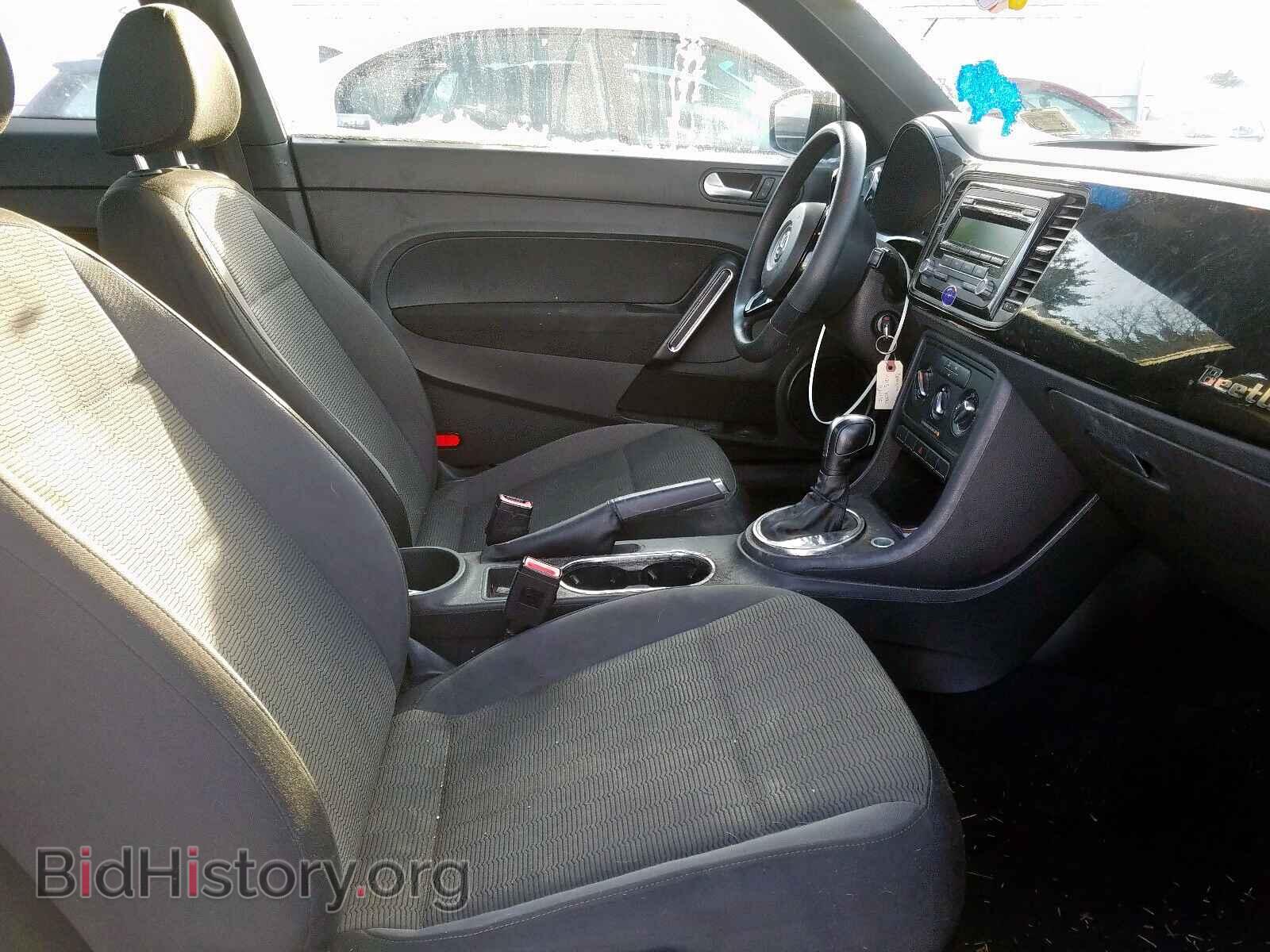 2013 VOLKSWAGEN BEETLE - VIN: 3VWFP7AT0DM603683 - Фото 5