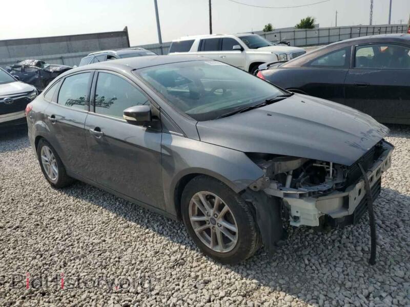 2017 Ford FOCUS (VIN 1FADP3F24HL288404) — фото 4 из 13