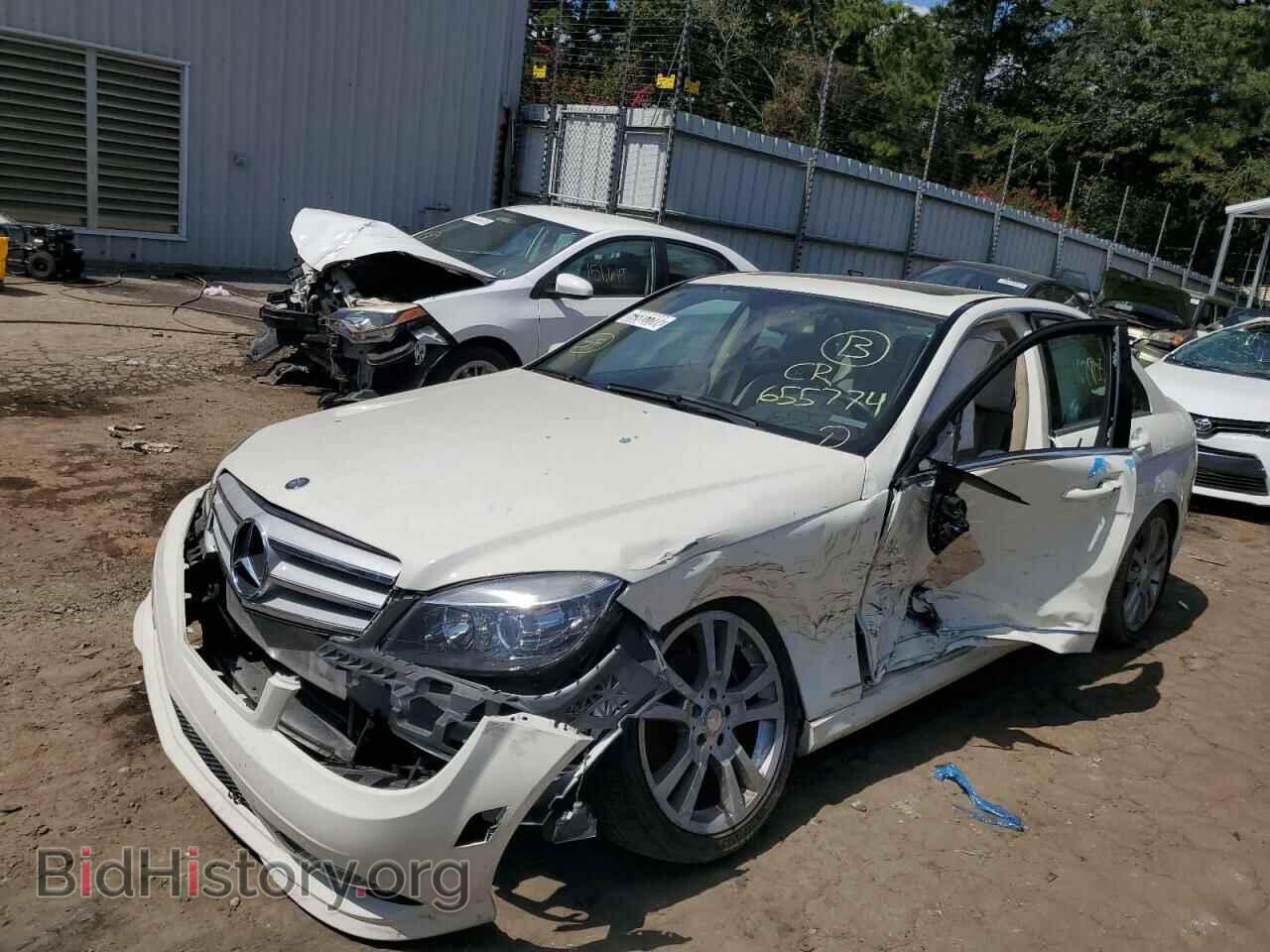 2011 MERCEDES-BENZ C-CLASS - VIN: WDDGF5EB6BF655774 - Фото 2