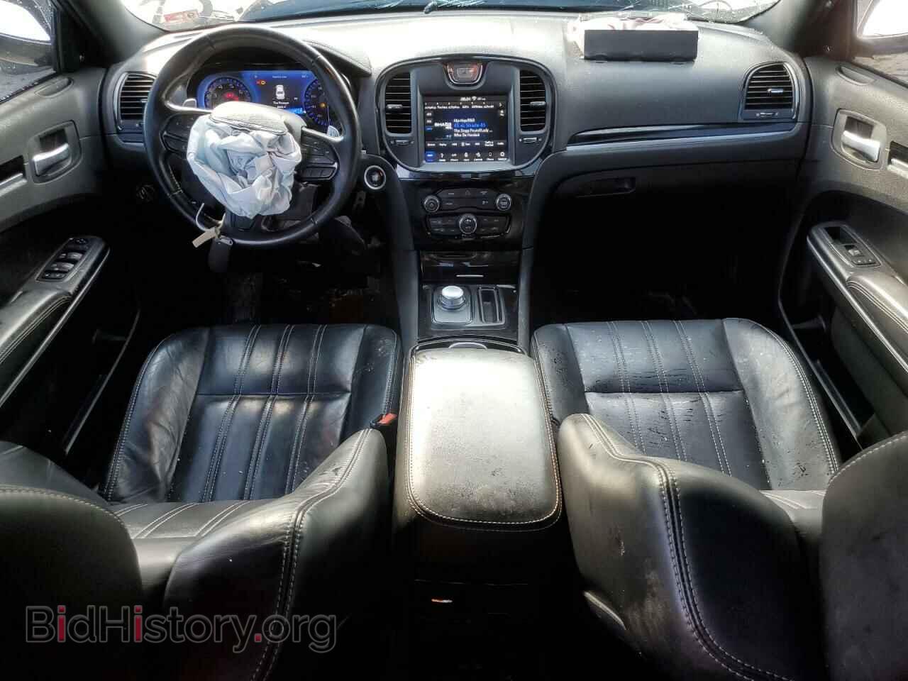 2019 CHRYSLER 300 - VIN: 2C3CCABG0KH634092 - Фото 8