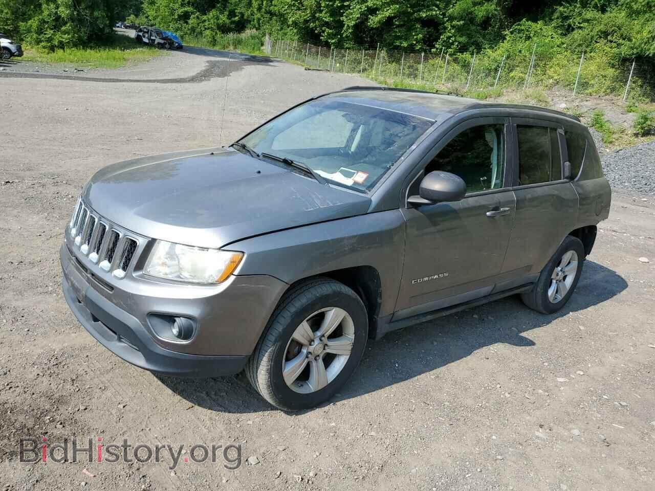 Photo 1J4NF1FB0BD282942 - JEEP COMPASS 2011