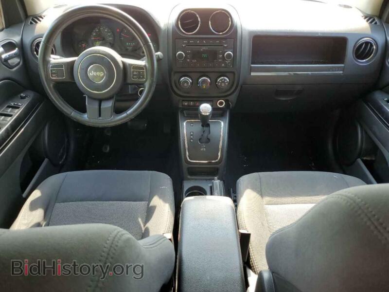 2011 Jeep COMPASS (VIN 1J4NF1FB0BD282942) — фото 8 из 14