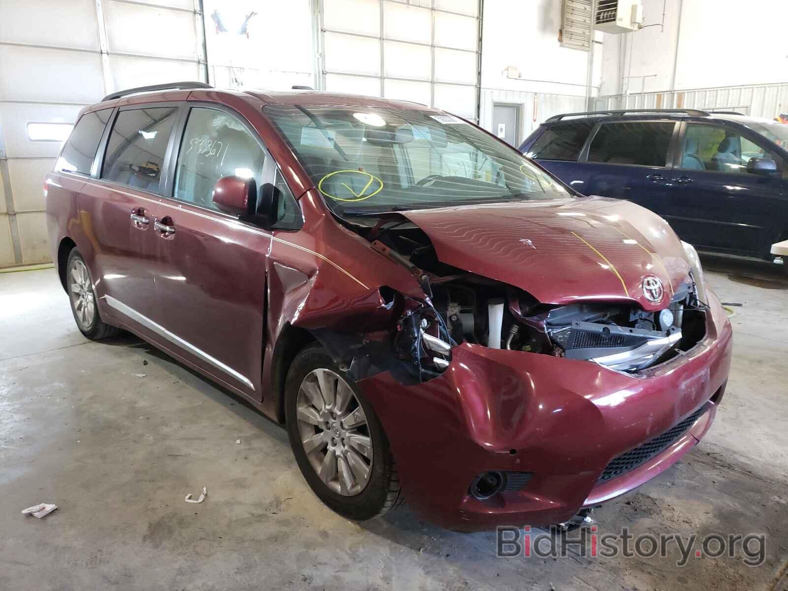 Photo 5TDYK3DC5BS102073 - TOYOTA SIENNA 2011