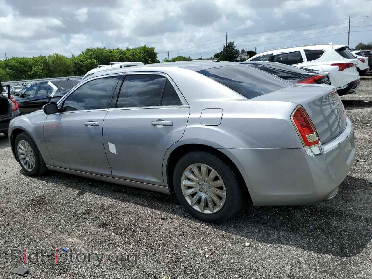 2013 CHRYSLER 300 - VIN: 2C3CCAAG3DH648055 - Фото 2