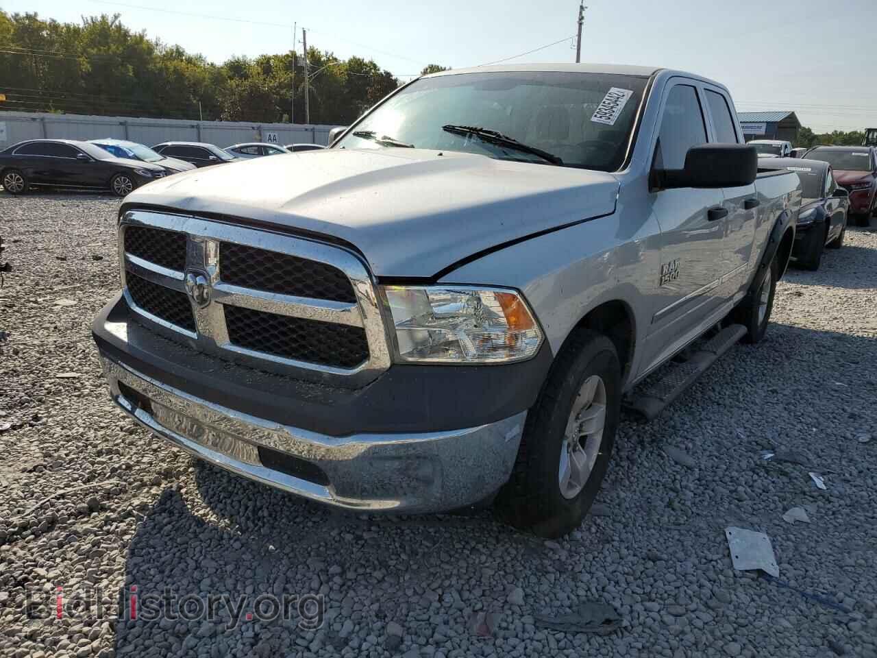 2018 RAM 1500 - VIN: 1C6RR6FG3JS216765 - Фото 2