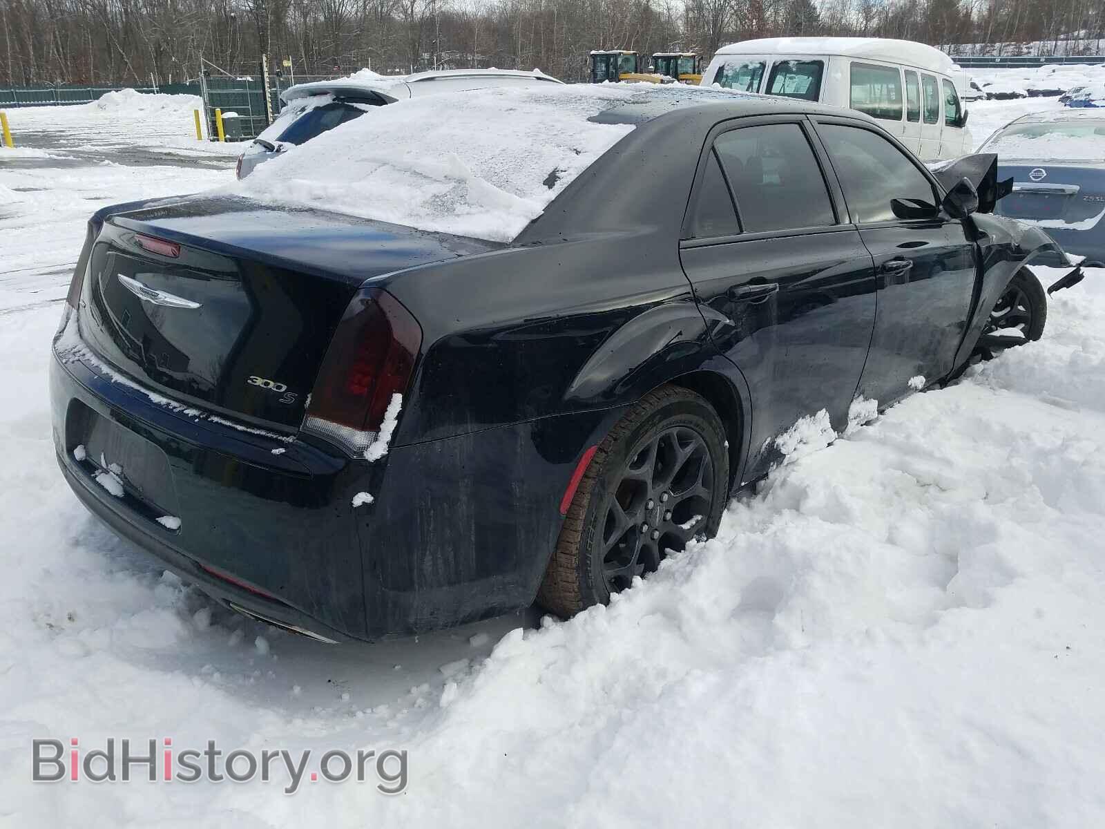 2019 CHRYSLER 300 - VIN: 2C3CCAGG8KH542981 - Фото 4