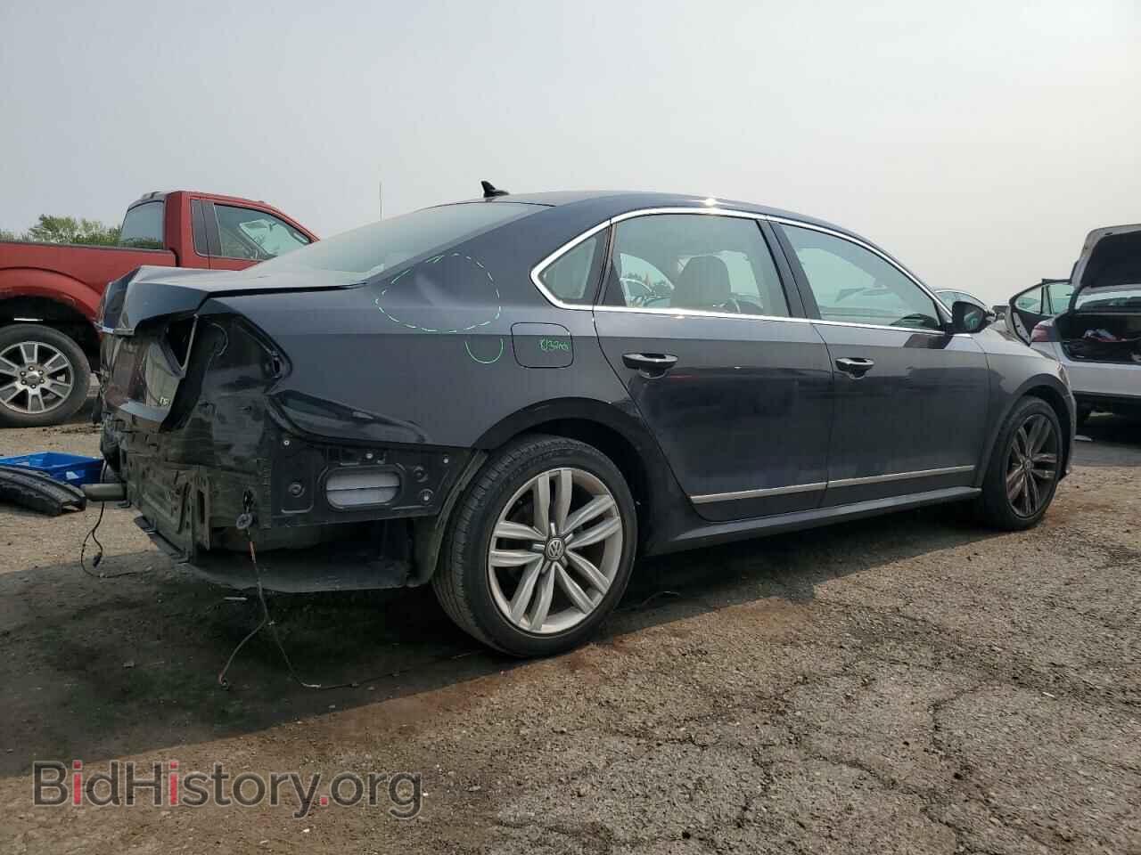2017 VOLKSWAGEN PASSAT - VIN: 1VWCT7A3XHC044472 - Фото 3