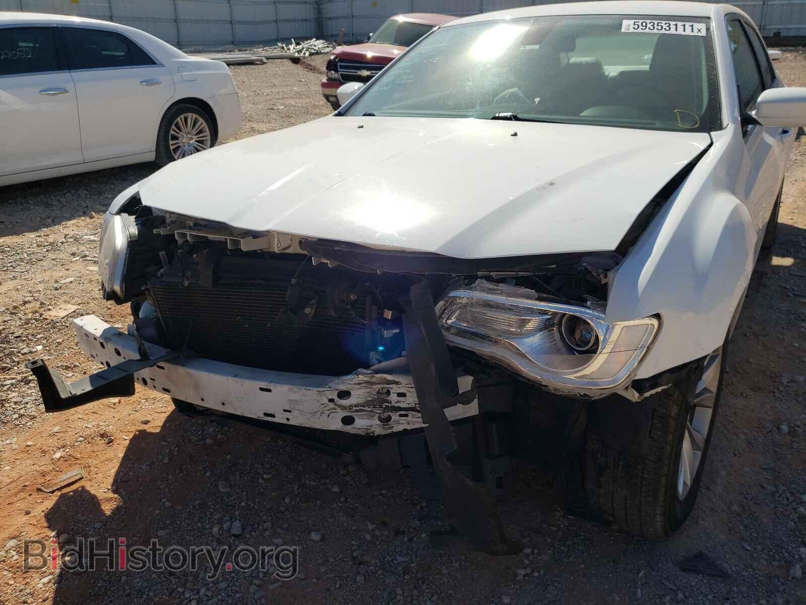 2016 CHRYSLER 300 - VIN: 2C3CCAAG0GH273617 - Фото 9
