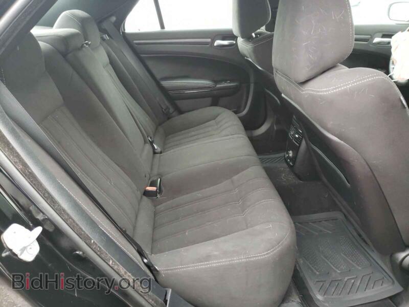 2012 Chrysler 300 (VIN 2C3CCABG4CH251581) — photo 6 of 10