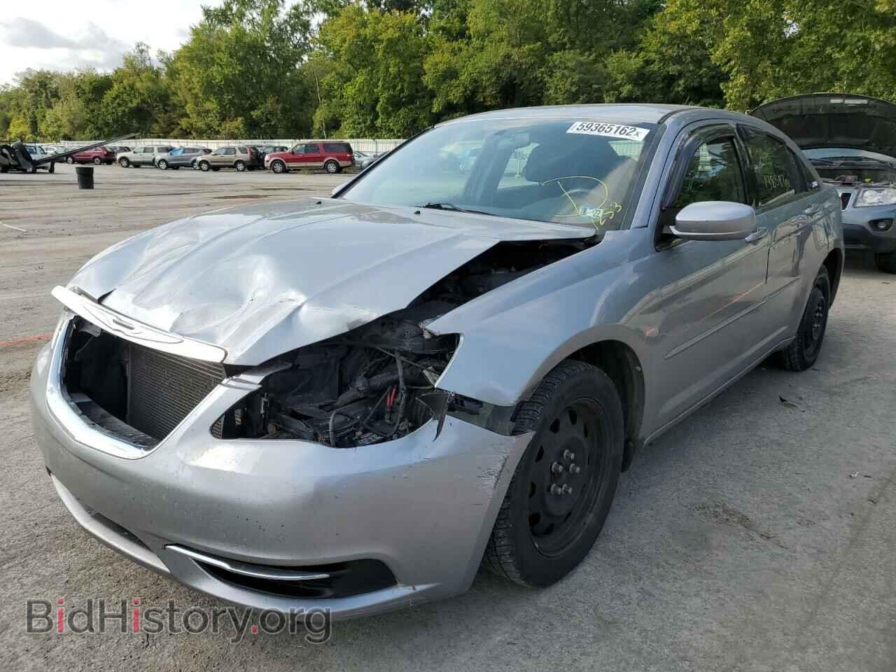 2013 CHRYSLER 200 - VIN: 1C3CCBAB3DN568529 - Фото 2