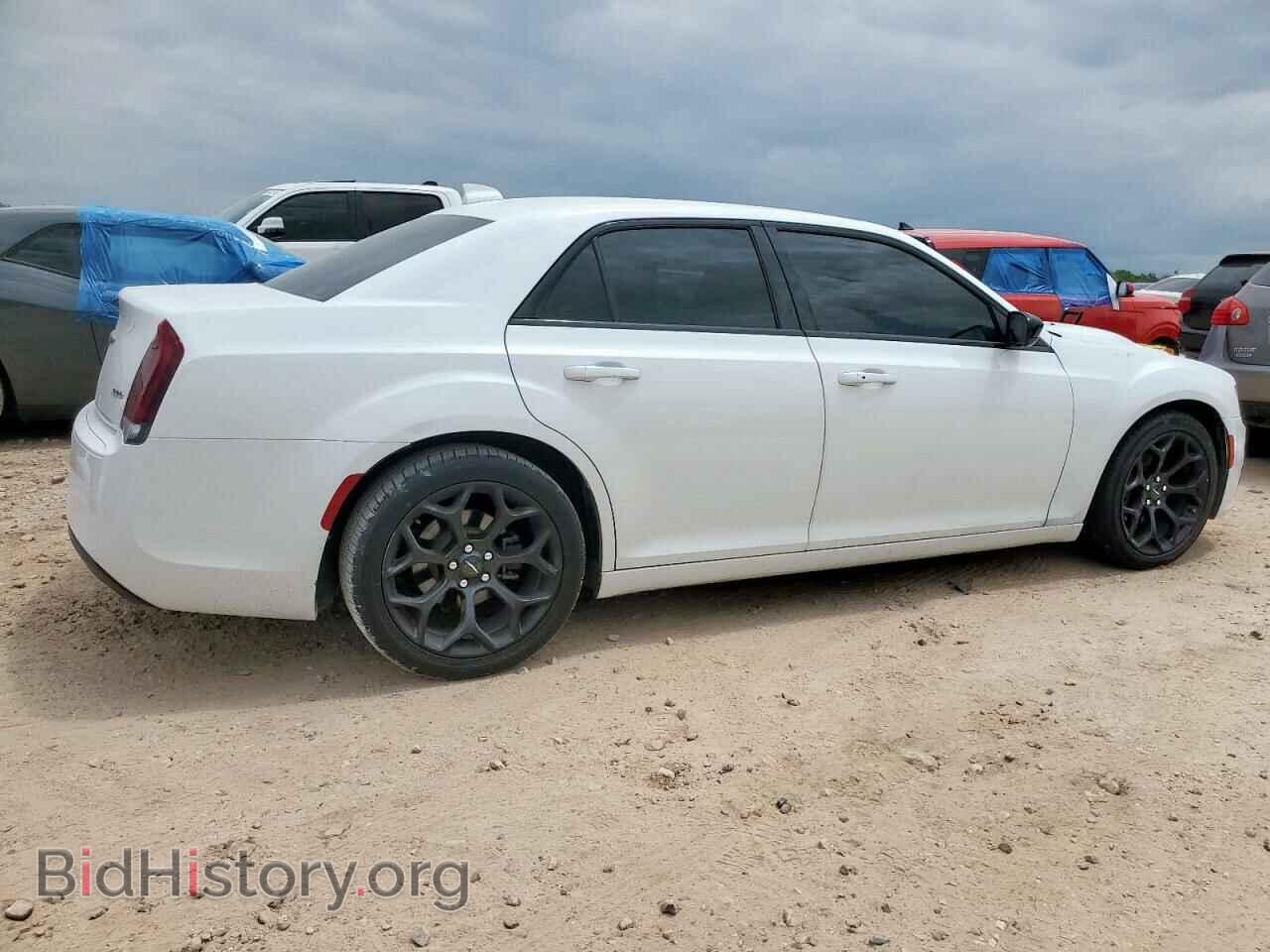2019 CHRYSLER 300 - VIN: 2C3CCAAG7KH690628 - Фото 3
