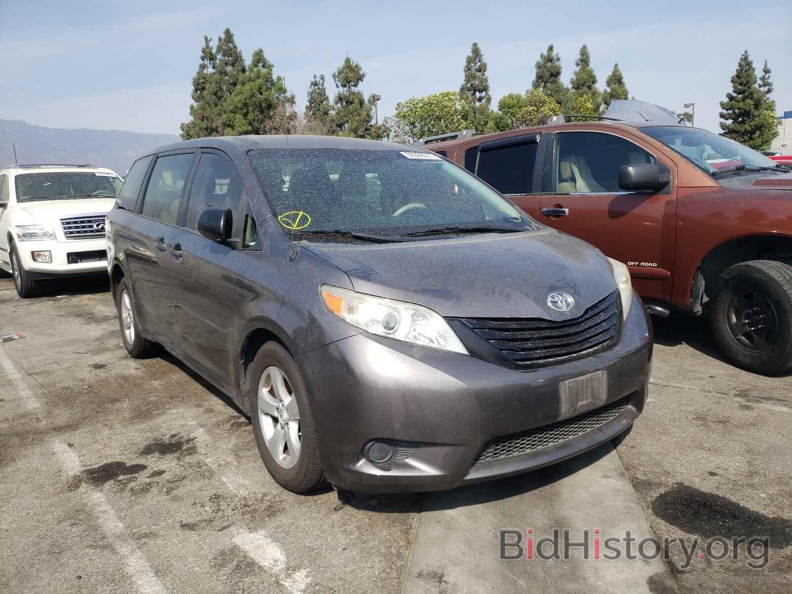 Photo 5TDKA3DC6CS012344 - TOYOTA SIENNA 2012