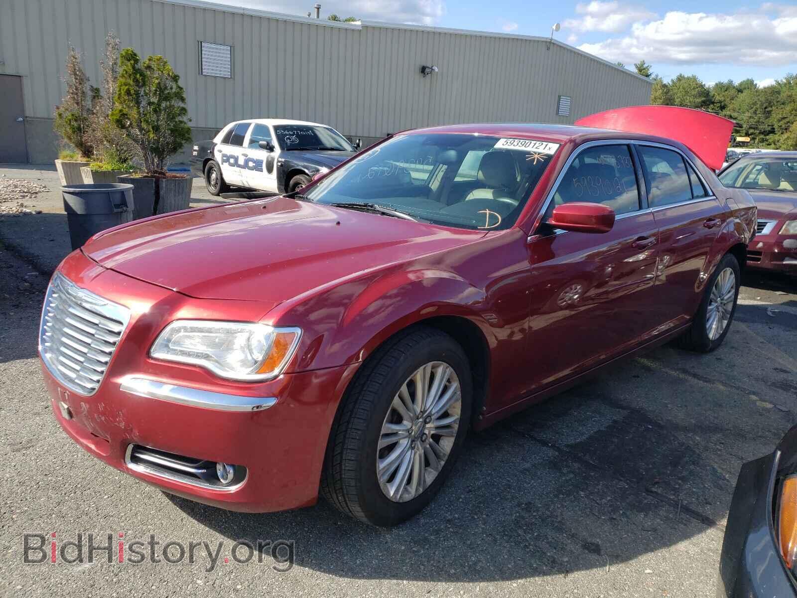 2013 CHRYSLER 300 - VIN: 2C3CCARG0DH564800 - Фото 2