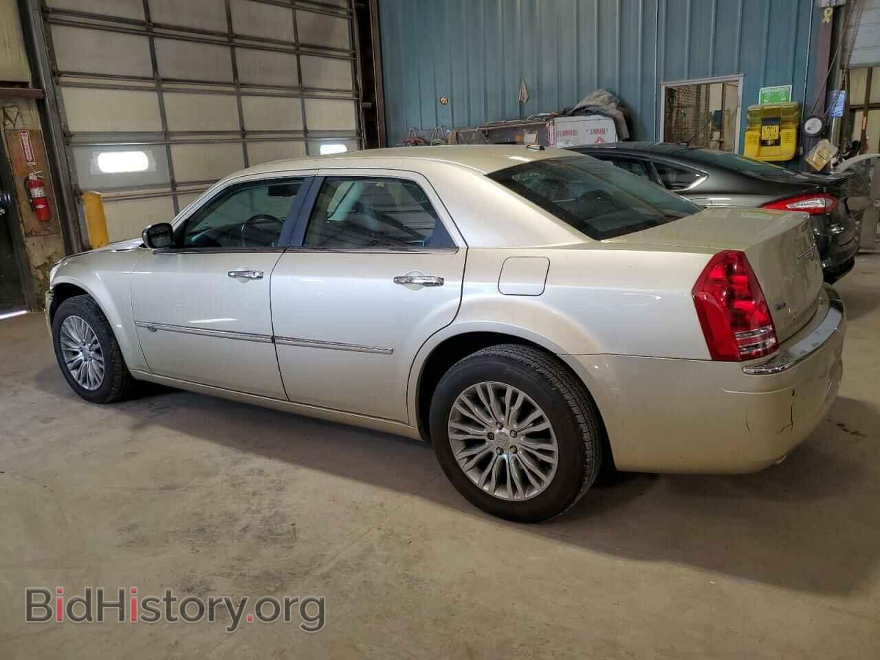 2010 CHRYSLER 300 - VIN: 2C3CK6CT6AH184801 - Фото 2
