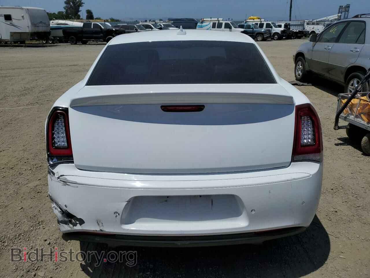 2018 CHRYSLER 300 - VIN: 2C3CCABG7JH240068 - Фото 6