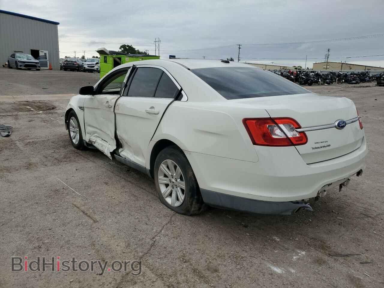 2011 FORD TAURUS - VIN: 1FAHP2DW8BG179400 - Photo 2