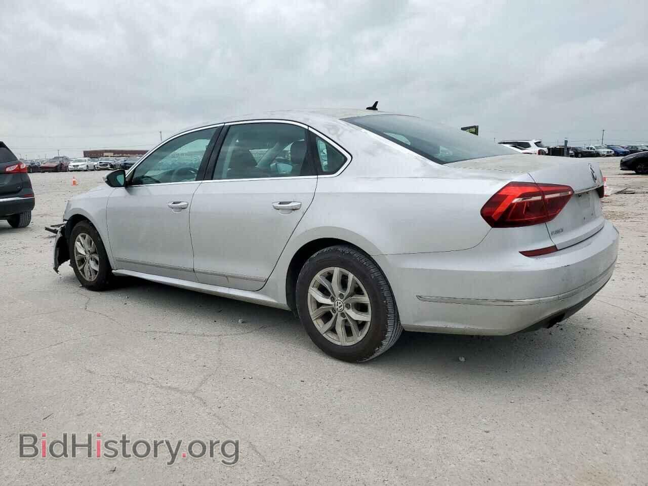 2017 VOLKSWAGEN PASSAT - VIN: 1VWAT7A31HC012758 - Фото 2