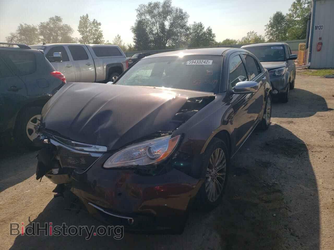 2013 CHRYSLER 200 - VIN: 1C3CCBCG4DN523849 - Фото 2