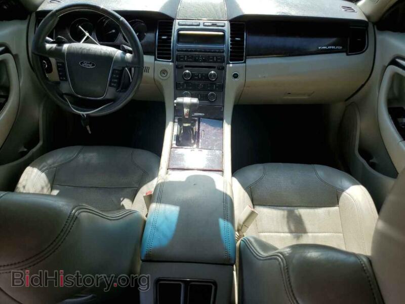 2011 Ford TAURUS (VIN 1FAHP2FW4BG136038) — photo 8 of 12