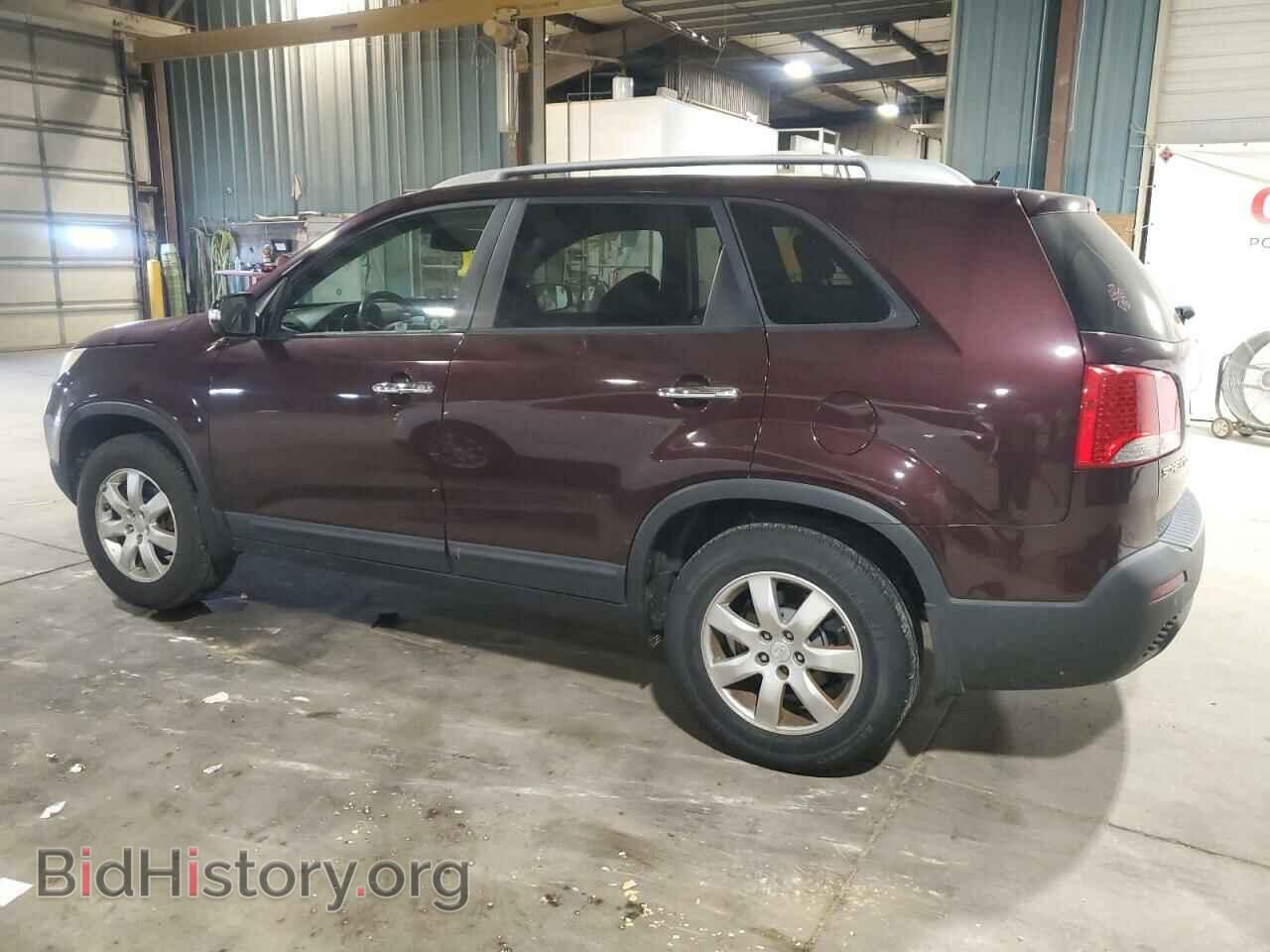 2011 KIA SORENTO - VIN: 5XYKT4A15BG137320 - Фото 2