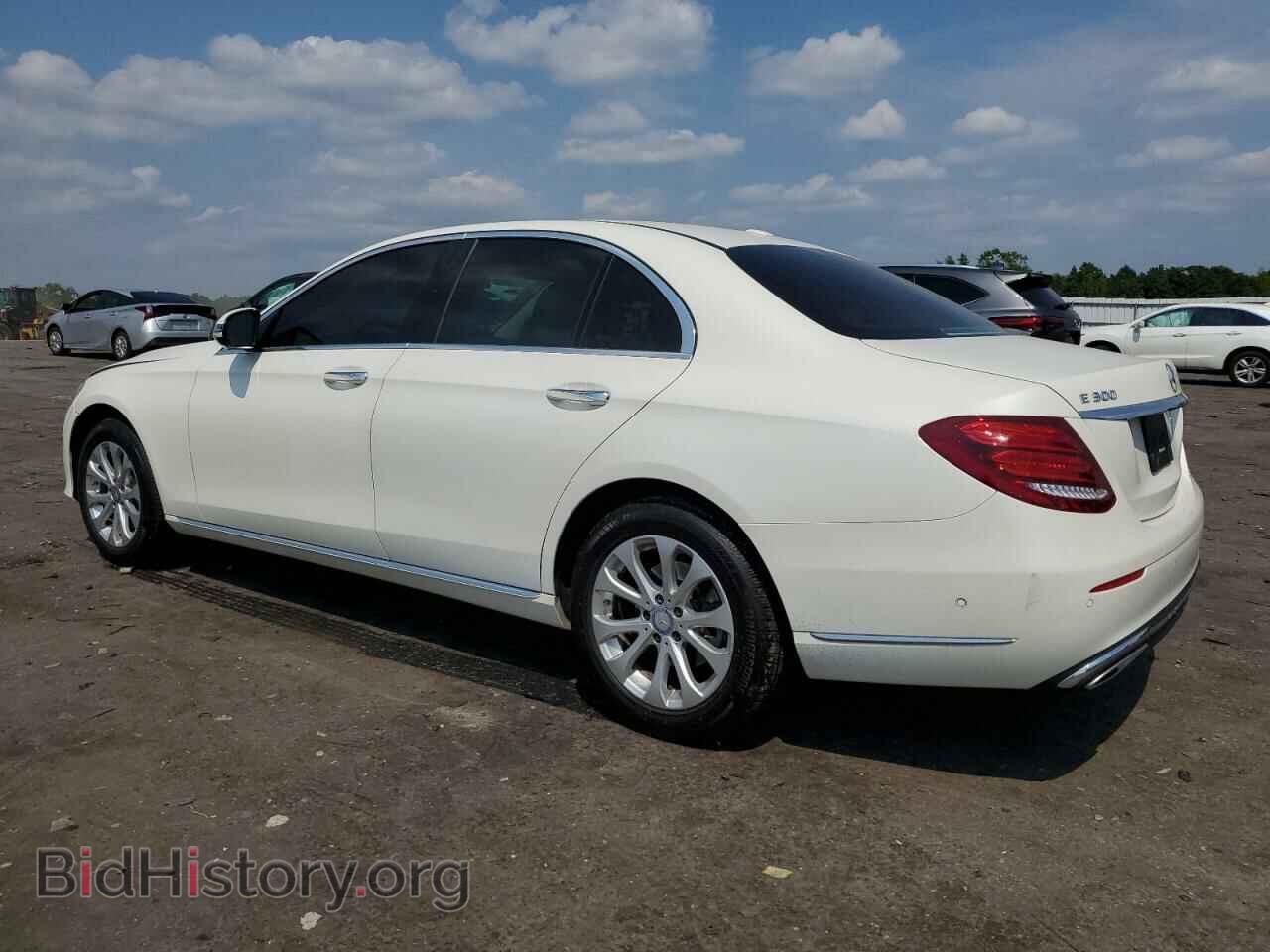 2017 MERCEDES-BENZ E-CLASS - VIN: WDDZF4KB2HA127811 - Фото 2