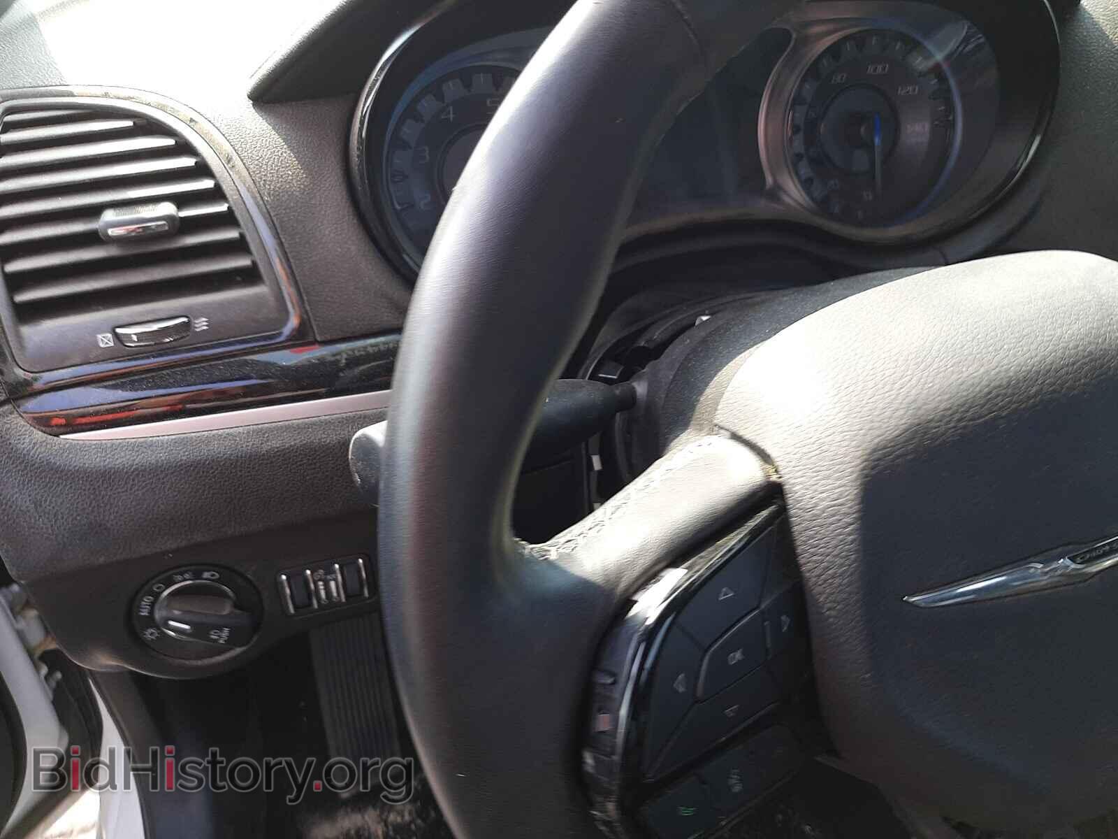 2019 CHRYSLER 300 - VIN: 2C3CCABG9KH634012 - Фото 8