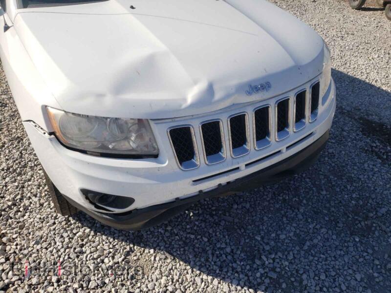 2012 Jeep COMPASS (VIN 1C4NJDEB6CD572675) — photo 9 of 10