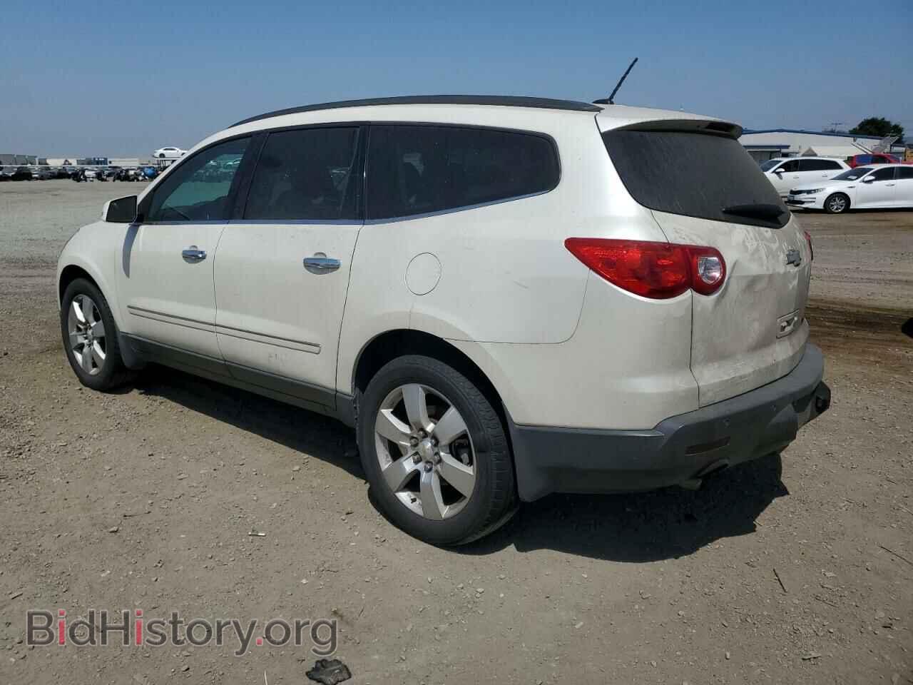 2012 CHEVROLET TRAVERSE - VIN: 1GNKRLED5CJ213558 - Фото 2