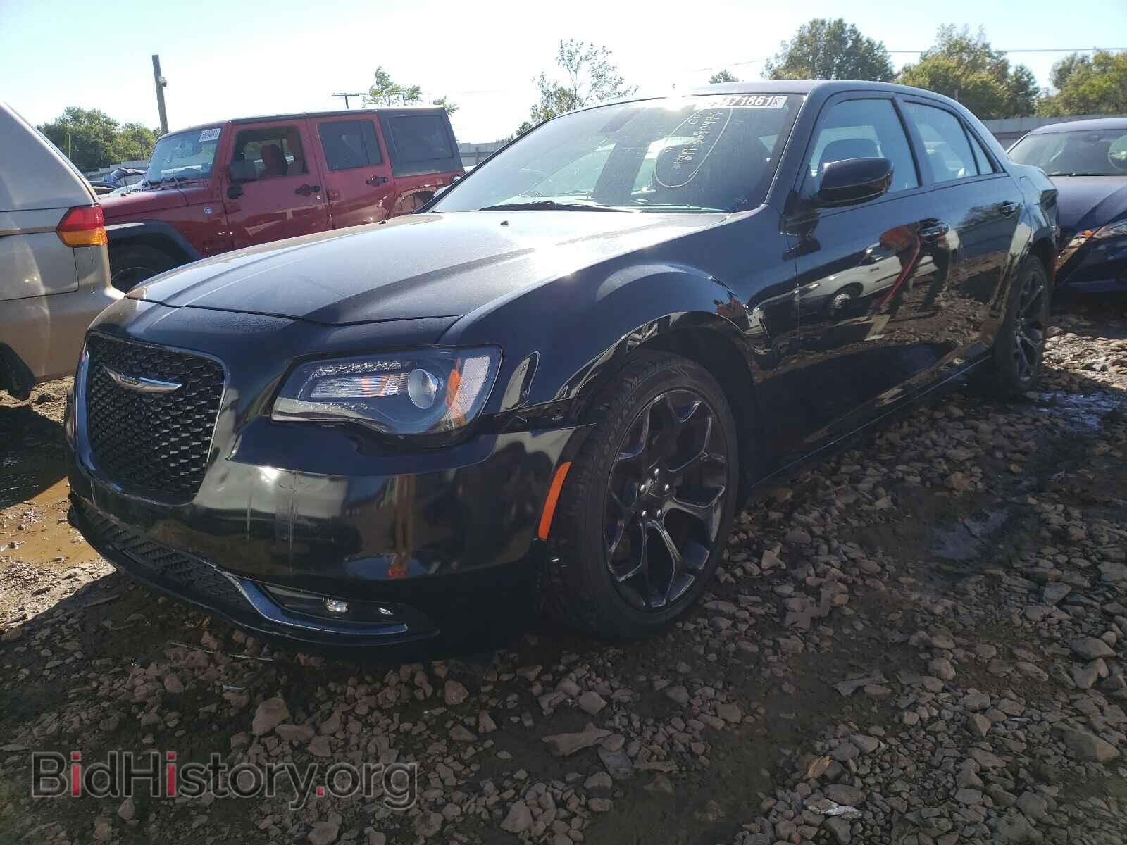 2019 CHRYSLER 300 - VIN: 2C3CCABG3KH654191 - Фото 2