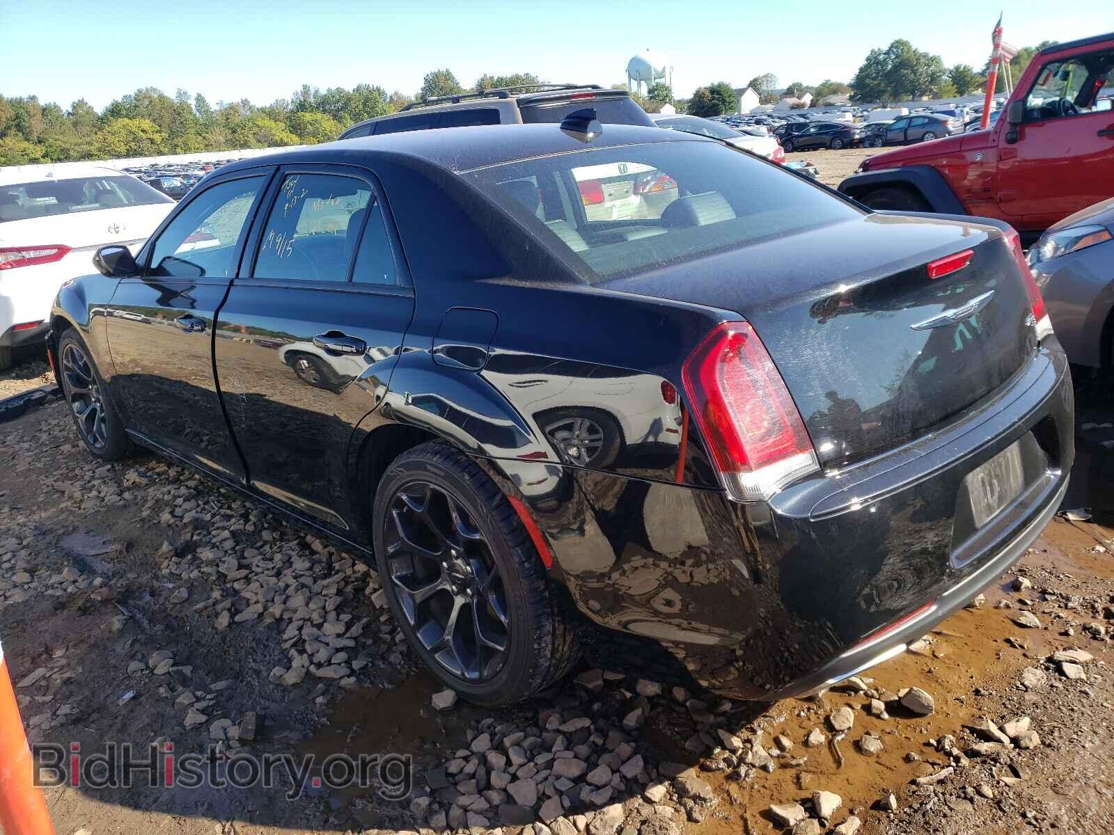 2019 CHRYSLER 300 - VIN: 2C3CCABG3KH654191 - Фото 3