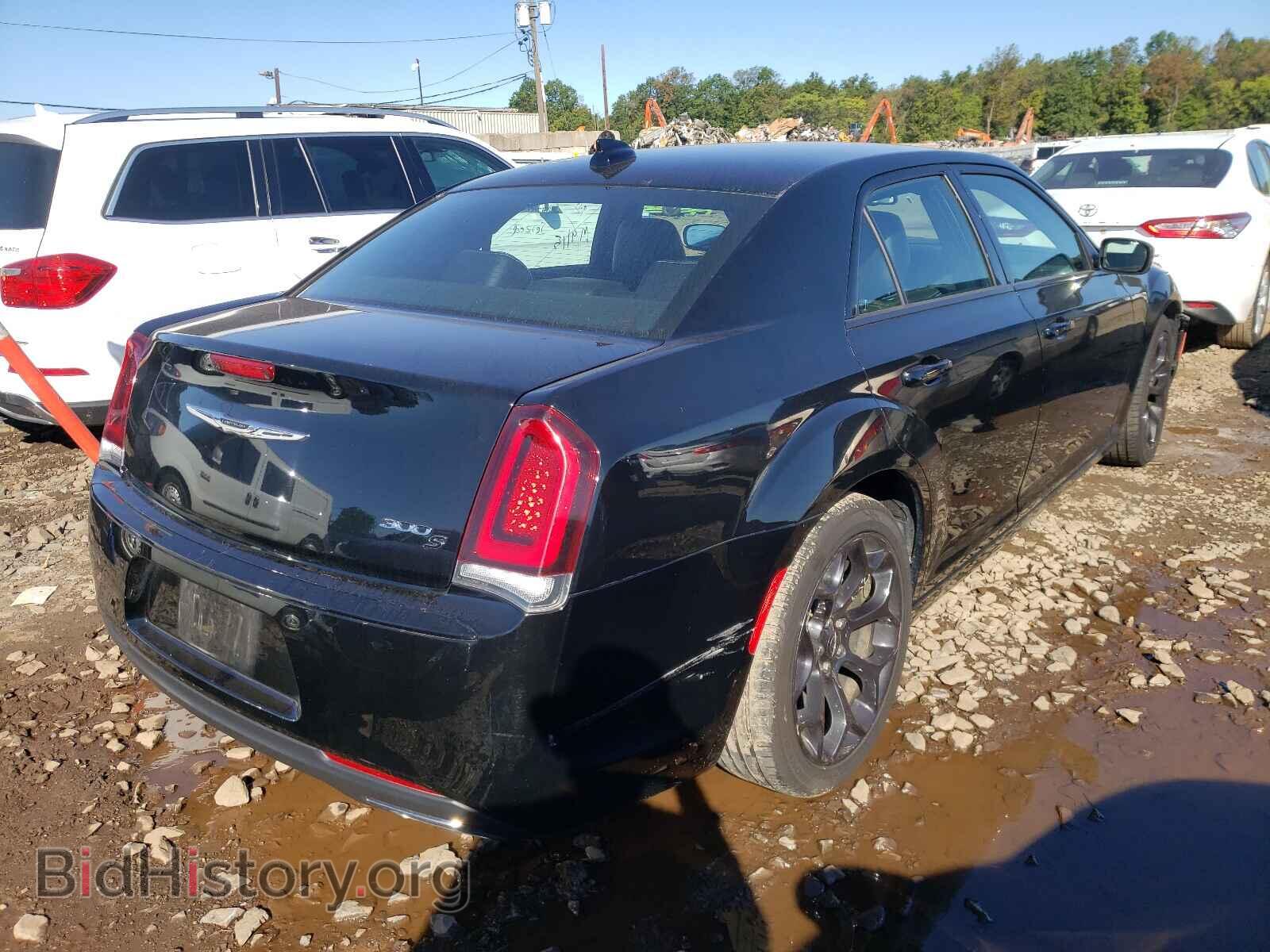 2019 CHRYSLER 300 - VIN: 2C3CCABG3KH654191 - Фото 4