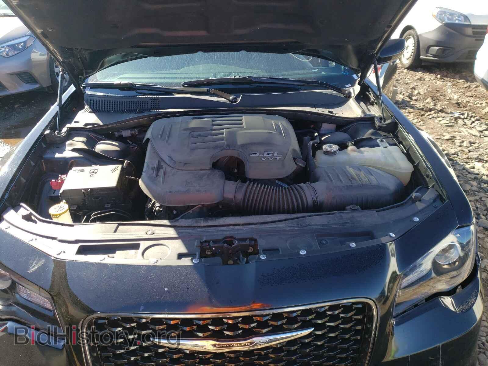 2019 CHRYSLER 300 - VIN: 2C3CCABG3KH654191 - Фото 7